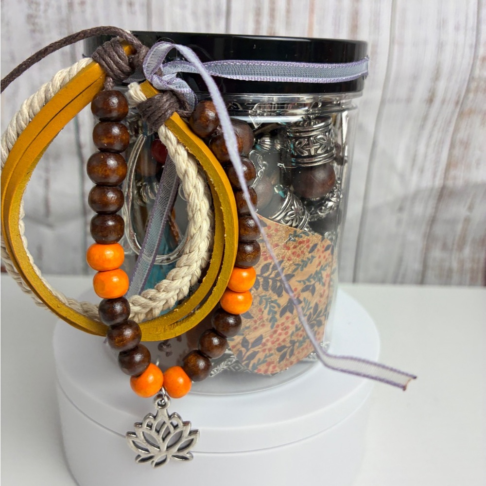 Mystery Treasure 16 oz Jar ~Lot 0261